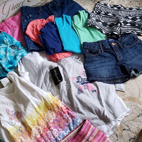 LOT of 18 Shorts and Tops Misc 7/8 - Picture 2 of 8